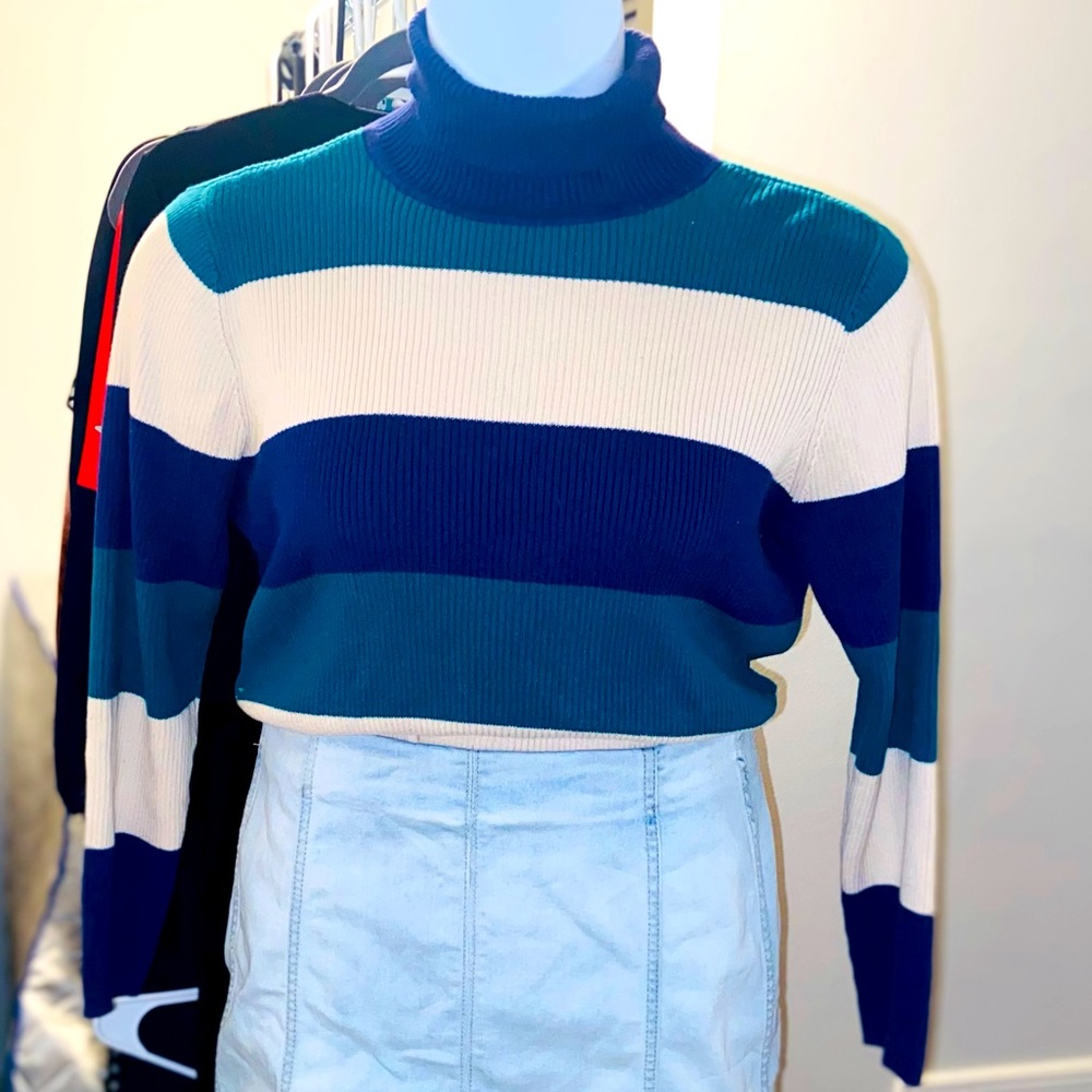 Very Cute and Comfortable Striped Turtleneck!